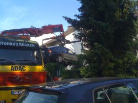 Auto Service Becker - Bergung aus Vorgarten