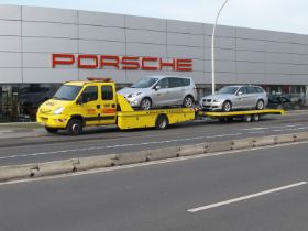 Auto Service Becker - Transport von zwei Fahrzeugen