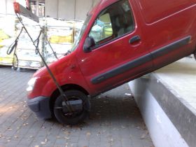 Auto Service Becker - Kranbergung an Laderampe